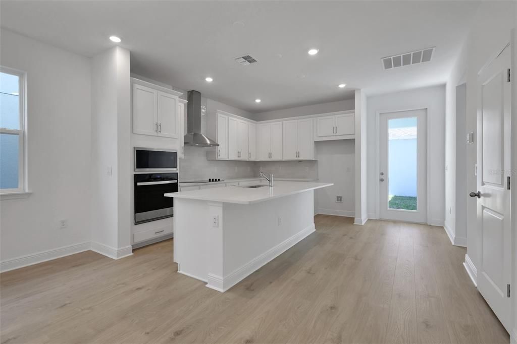 Под контрактом: $479,990 (4 спален, 2 ванн, 2807 Квадратных фут)