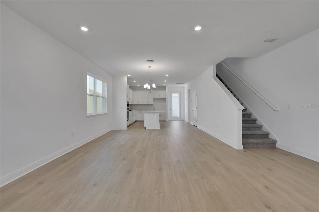 Под контрактом: $479,990 (4 спален, 2 ванн, 2807 Квадратных фут)