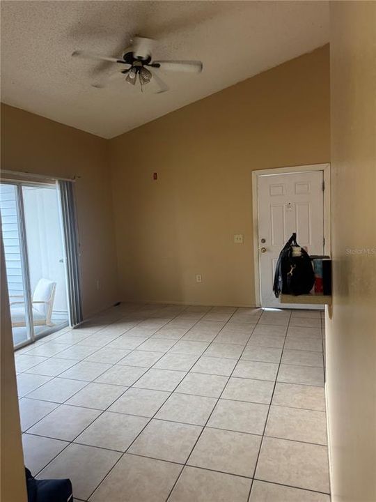 For Sale: $137,900 (1 beds, 1 baths, 733 Square Feet)