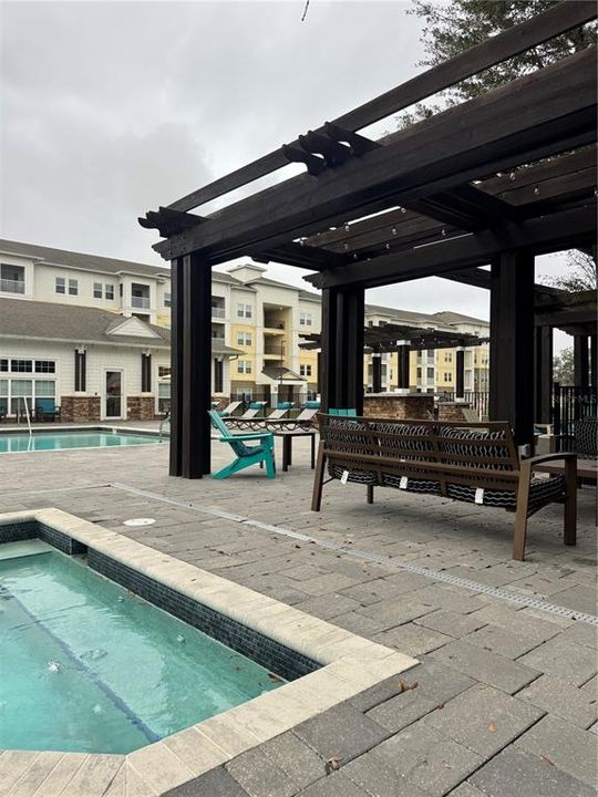 For Sale: $137,900 (1 beds, 1 baths, 733 Square Feet)