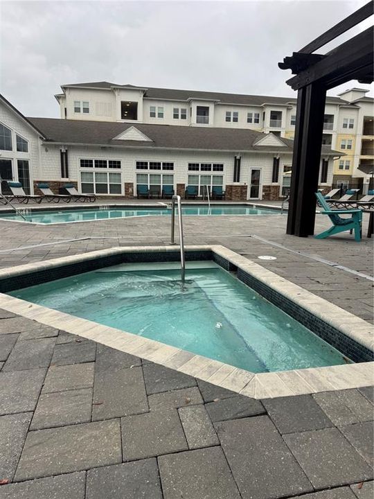 For Sale: $137,900 (1 beds, 1 baths, 733 Square Feet)