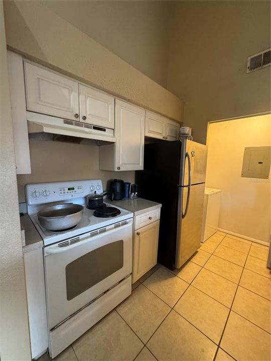 For Sale: $137,900 (1 beds, 1 baths, 733 Square Feet)