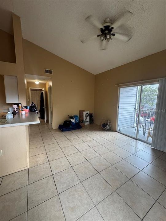 For Sale: $137,900 (1 beds, 1 baths, 733 Square Feet)