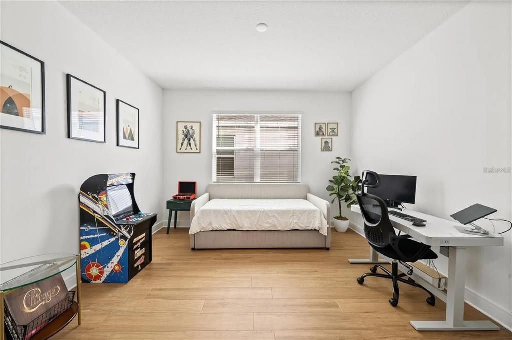 Activo con contrato: $519,000 (5 camas, 4 baños, 3350 Pies cuadrados)