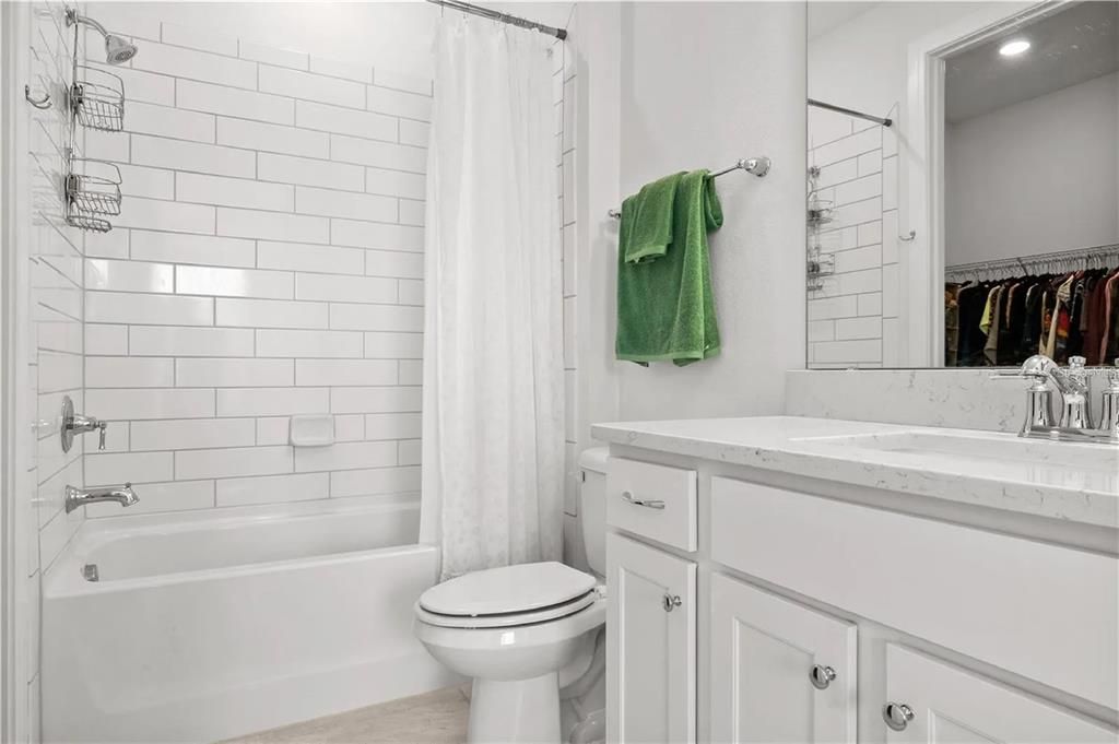 Activo con contrato: $519,000 (5 camas, 4 baños, 3350 Pies cuadrados)