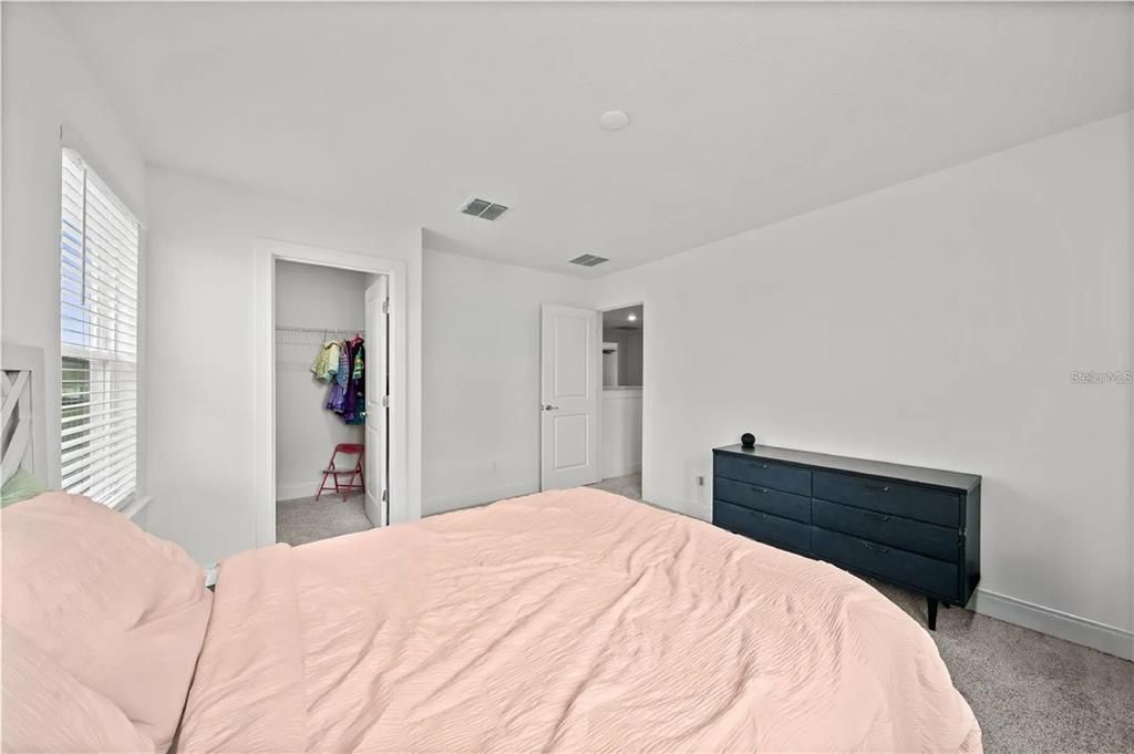 Activo con contrato: $519,000 (5 camas, 4 baños, 3350 Pies cuadrados)