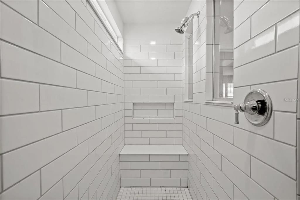 Activo con contrato: $519,000 (5 camas, 4 baños, 3350 Pies cuadrados)