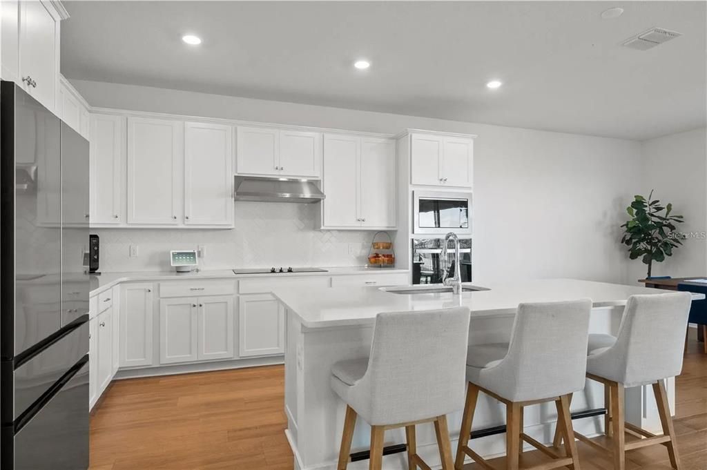 Activo con contrato: $519,000 (5 camas, 4 baños, 3350 Pies cuadrados)