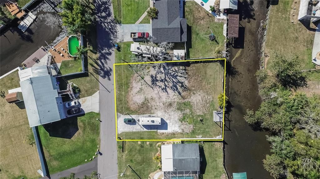 待售: $280,000 (0.22 acres)