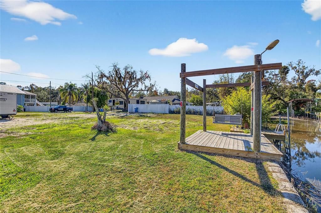 待售: $280,000 (0.22 acres)