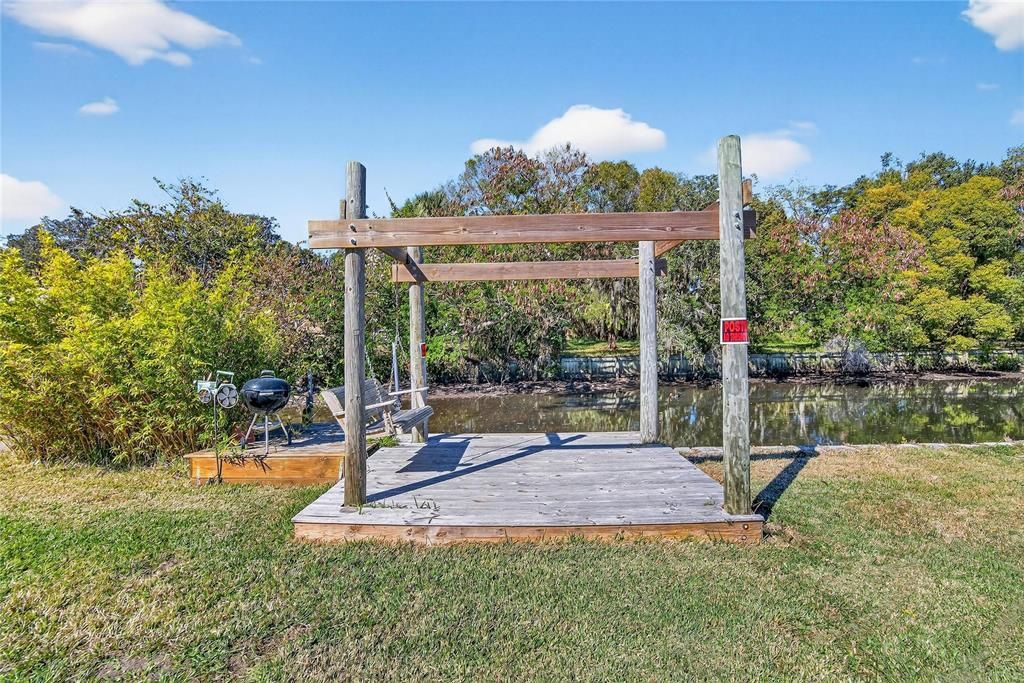 待售: $280,000 (0.22 acres)