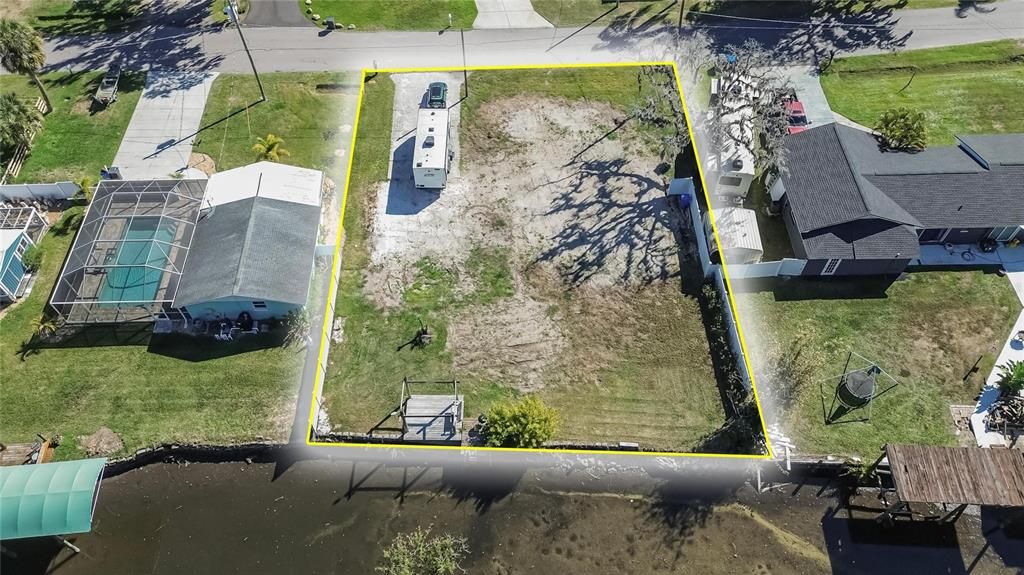 待售: $280,000 (0.22 acres)