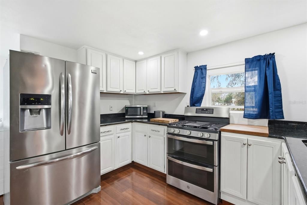 For Sale: $229,000 (2 beds, 2 baths, 1164 Square Feet)