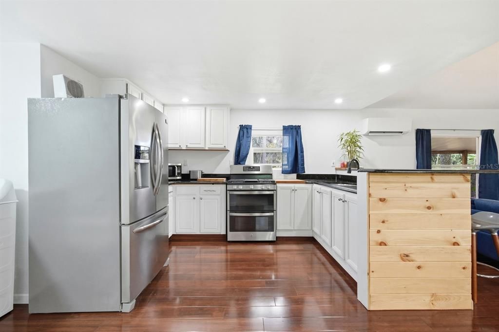 For Sale: $229,000 (2 beds, 2 baths, 1164 Square Feet)