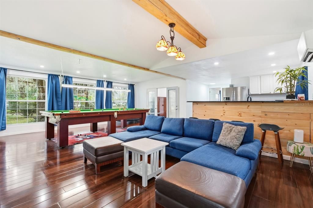 For Sale: $229,000 (2 beds, 2 baths, 1164 Square Feet)