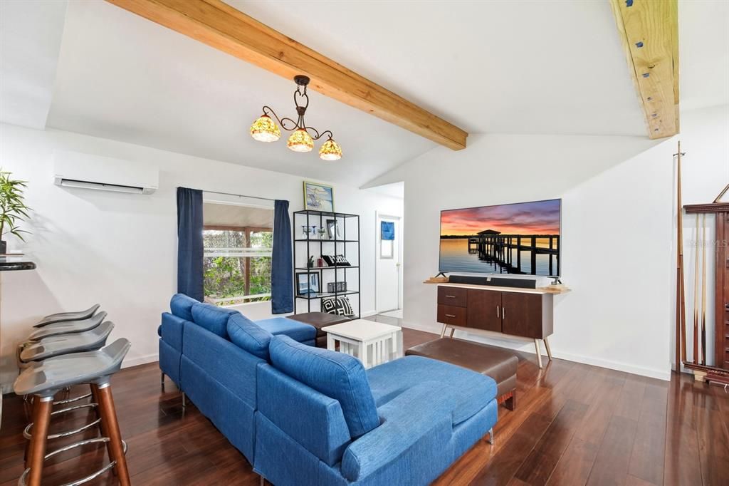 For Sale: $229,000 (2 beds, 2 baths, 1164 Square Feet)