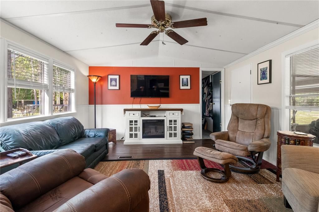 На продажу: $173,800 (2 спален, 1 ванн, 784 Квадратных фут)