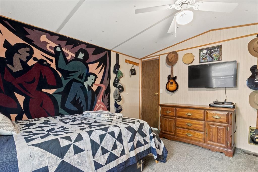 На продажу: $173,800 (2 спален, 1 ванн, 784 Квадратных фут)