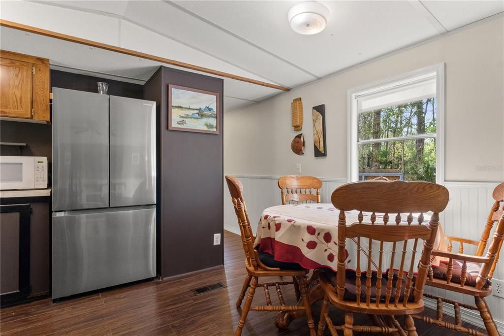 На продажу: $173,800 (2 спален, 1 ванн, 784 Квадратных фут)