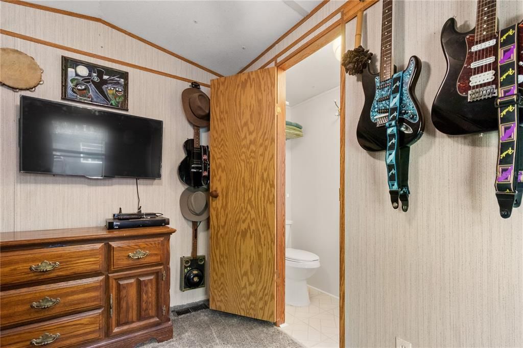 На продажу: $173,800 (2 спален, 1 ванн, 784 Квадратных фут)