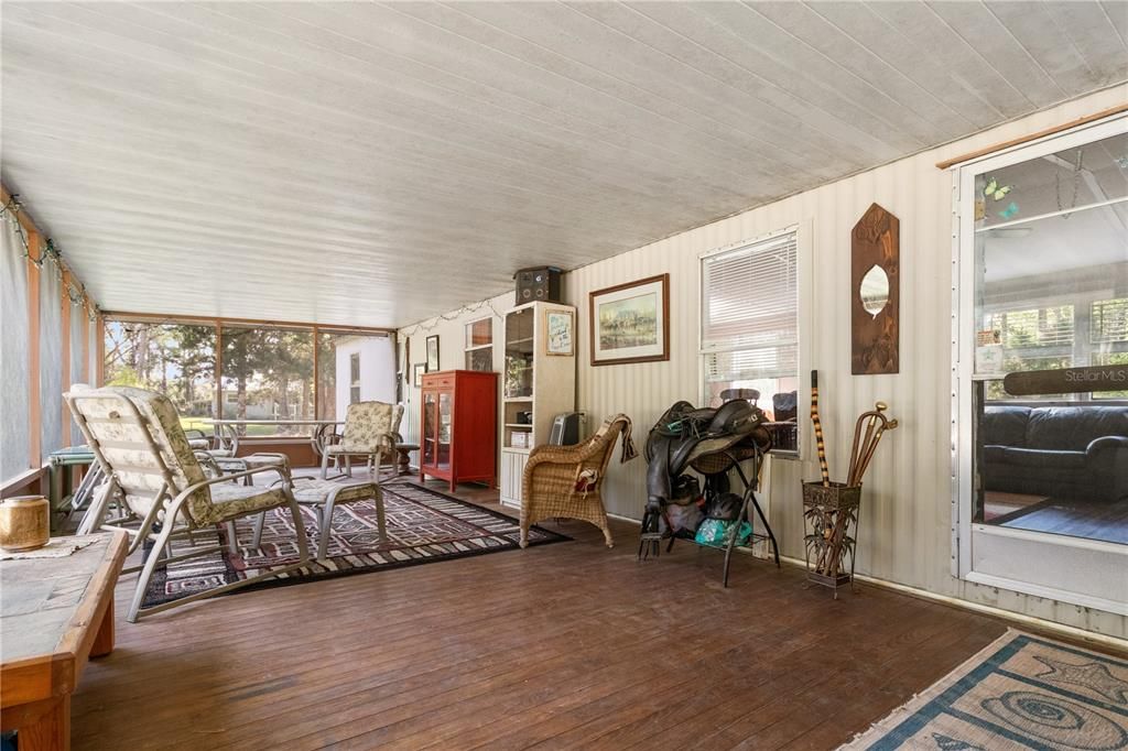 На продажу: $173,800 (2 спален, 1 ванн, 784 Квадратных фут)