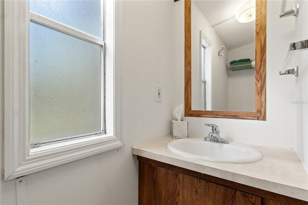 На продажу: $173,800 (2 спален, 1 ванн, 784 Квадратных фут)