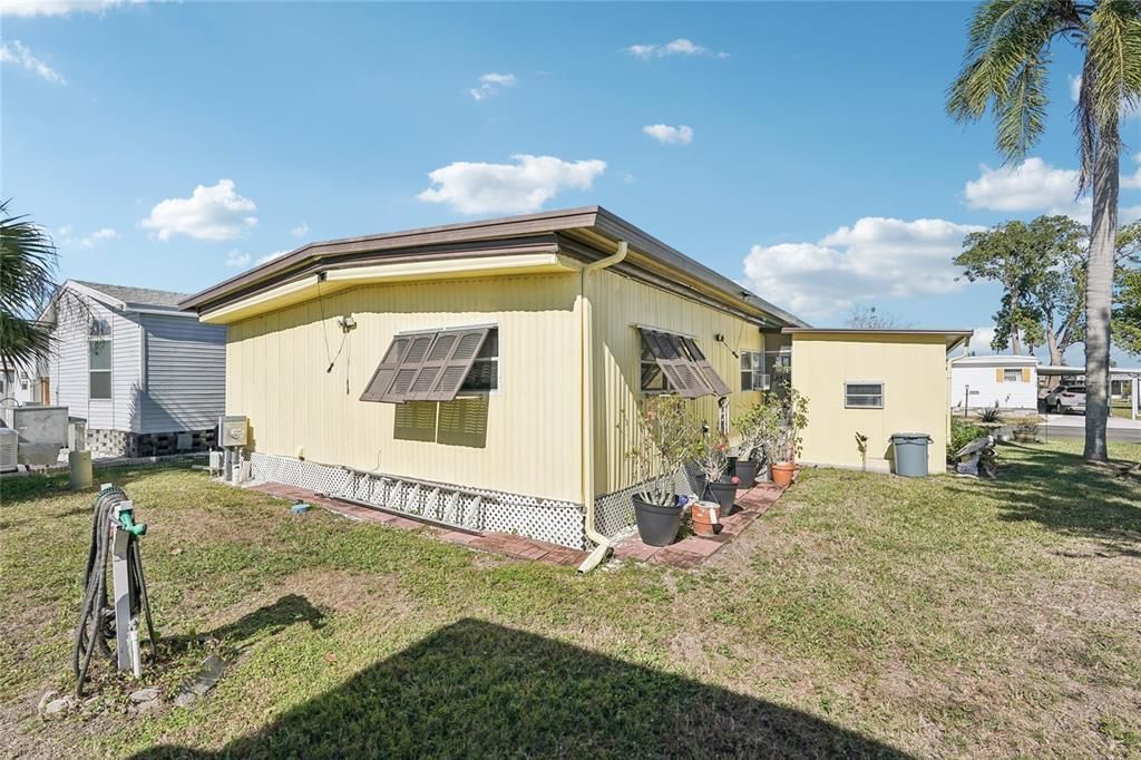 На продажу: $124,900 (2 спален, 2 ванн, 1344 Квадратных фут)