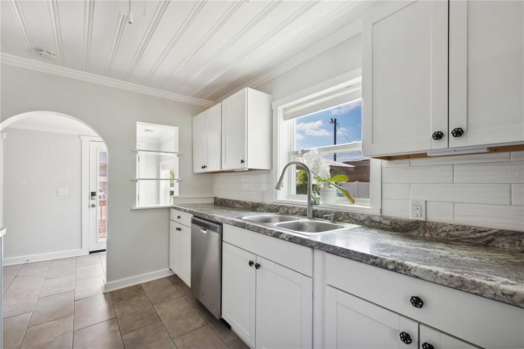 For Sale: $299,000 (3 beds, 2 baths, 1464 Square Feet)