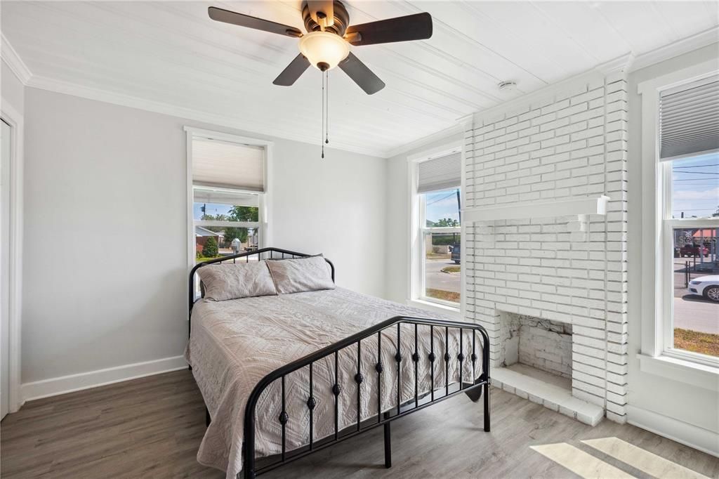 For Sale: $299,000 (3 beds, 2 baths, 1464 Square Feet)