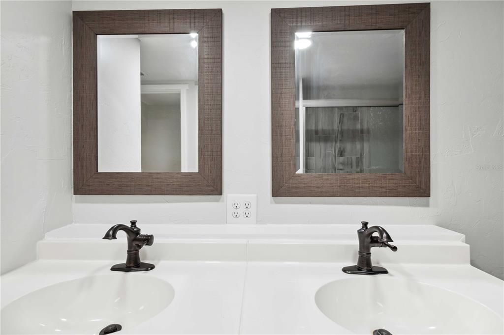 For Sale: $299,000 (3 beds, 2 baths, 1464 Square Feet)