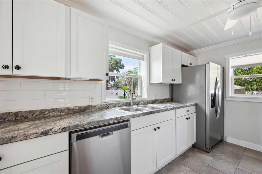 For Sale: $299,000 (3 beds, 2 baths, 1464 Square Feet)