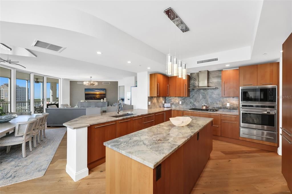 На продажу: $2,995,000 (3 спален, 3 ванн, 3514 Квадратных фут)