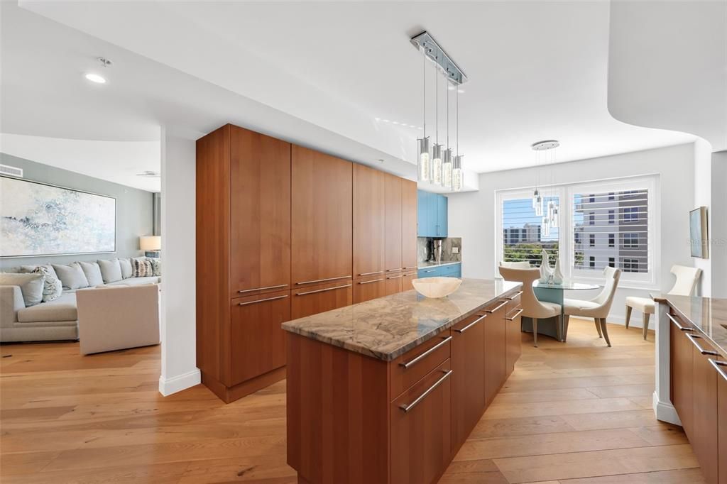 На продажу: $2,995,000 (3 спален, 3 ванн, 3514 Квадратных фут)