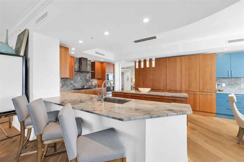 На продажу: $2,995,000 (3 спален, 3 ванн, 3514 Квадратных фут)