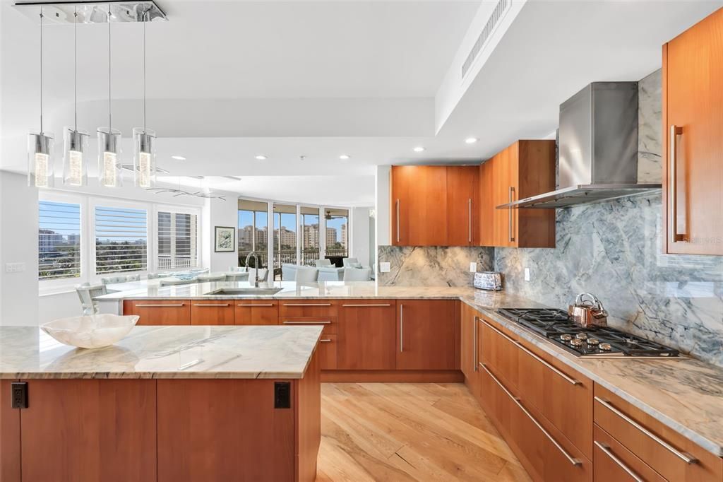 На продажу: $2,995,000 (3 спален, 3 ванн, 3514 Квадратных фут)