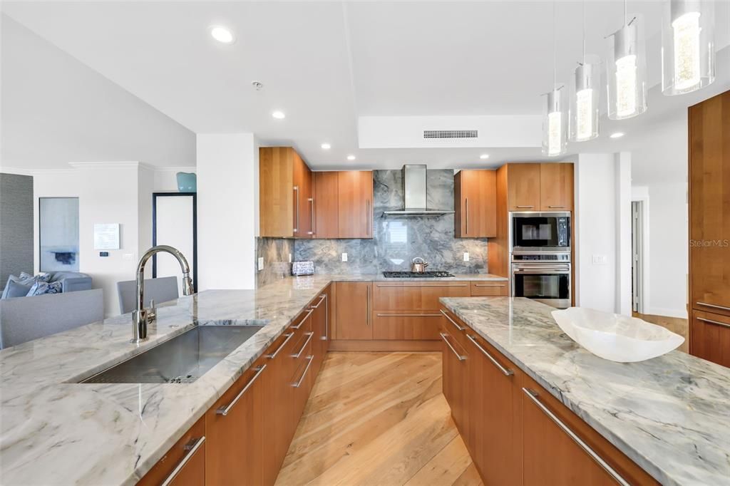 На продажу: $2,995,000 (3 спален, 3 ванн, 3514 Квадратных фут)