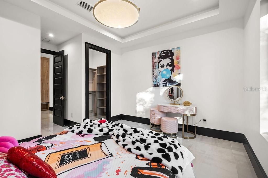 For Sale: $7,250,000 (5 beds, 6 baths, 7099 Square Feet)