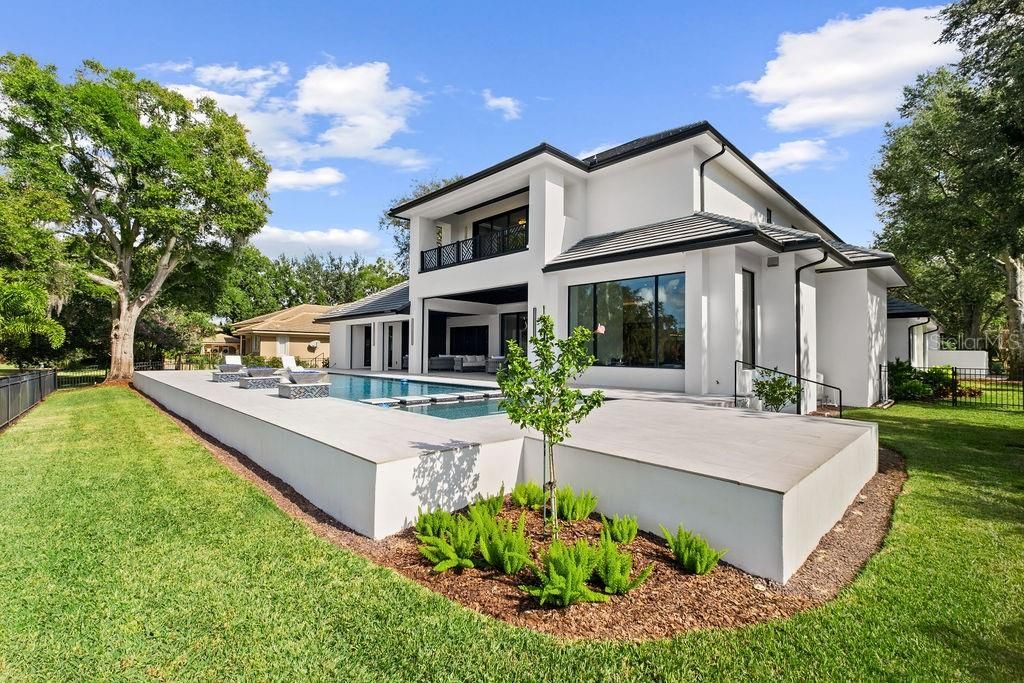 For Sale: $7,250,000 (5 beds, 6 baths, 7099 Square Feet)