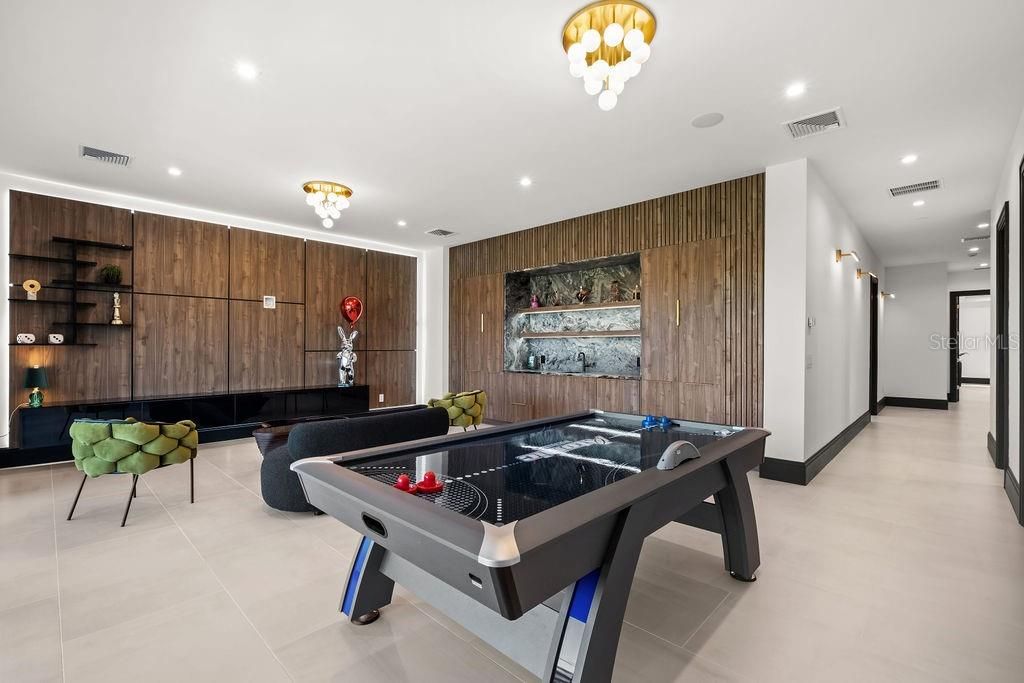 For Sale: $7,250,000 (5 beds, 6 baths, 7099 Square Feet)