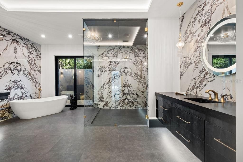 For Sale: $7,250,000 (5 beds, 6 baths, 7099 Square Feet)