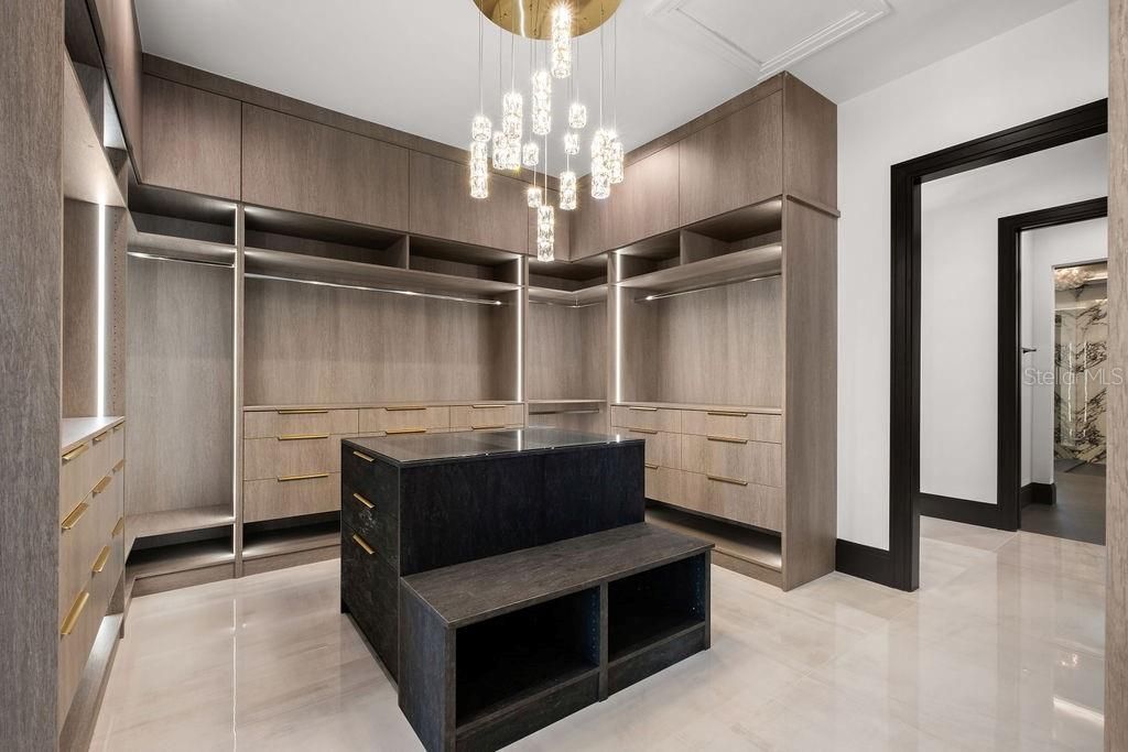 For Sale: $7,250,000 (5 beds, 6 baths, 7099 Square Feet)