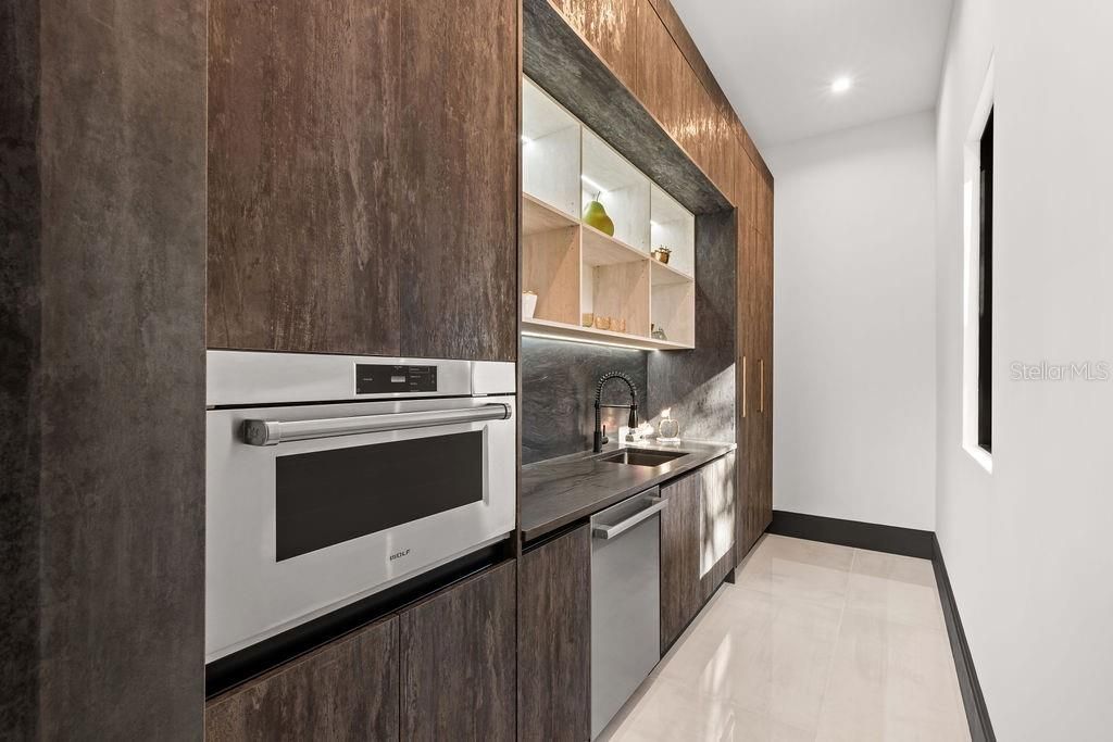 For Sale: $7,250,000 (5 beds, 6 baths, 7099 Square Feet)