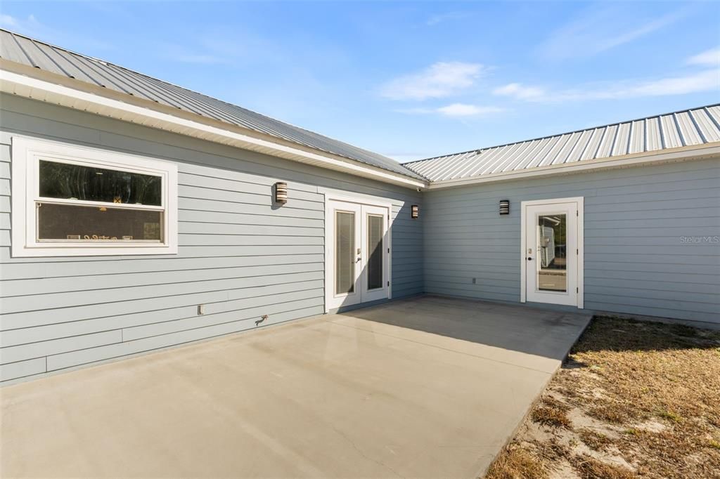 For Sale: $610,000 (4 beds, 2 baths, 2156 Square Feet)