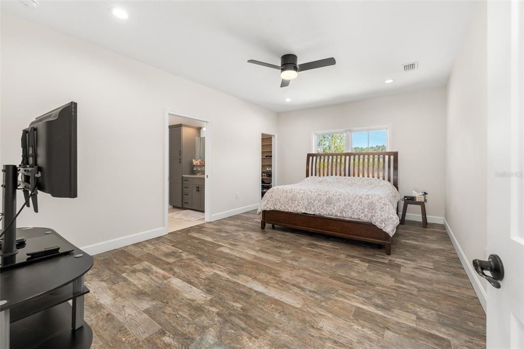 For Sale: $610,000 (4 beds, 2 baths, 2156 Square Feet)