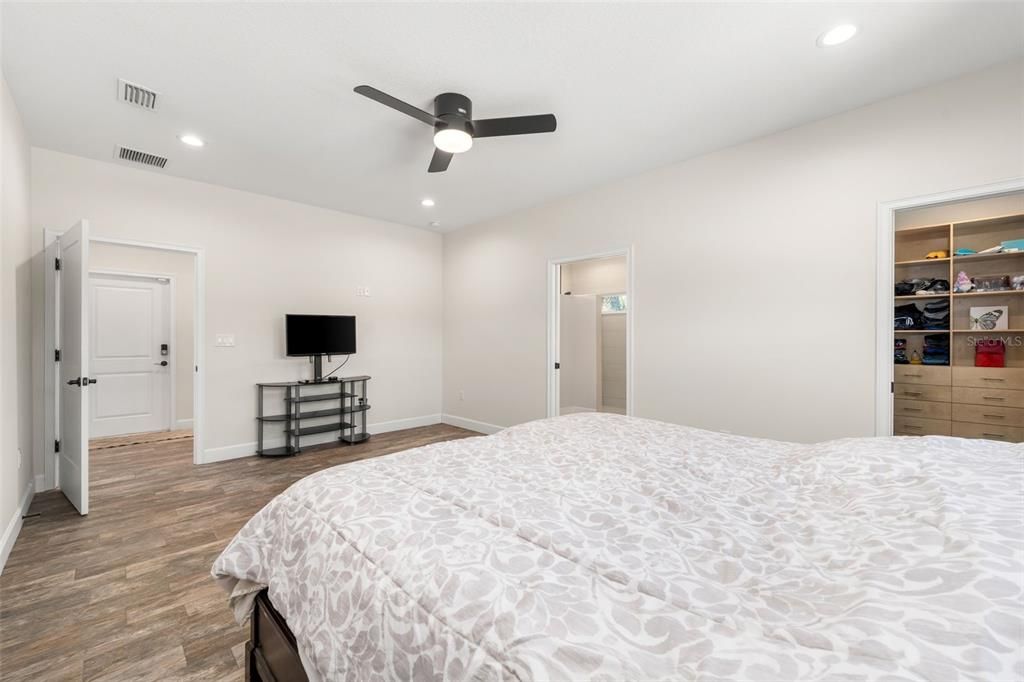 For Sale: $610,000 (4 beds, 2 baths, 2156 Square Feet)