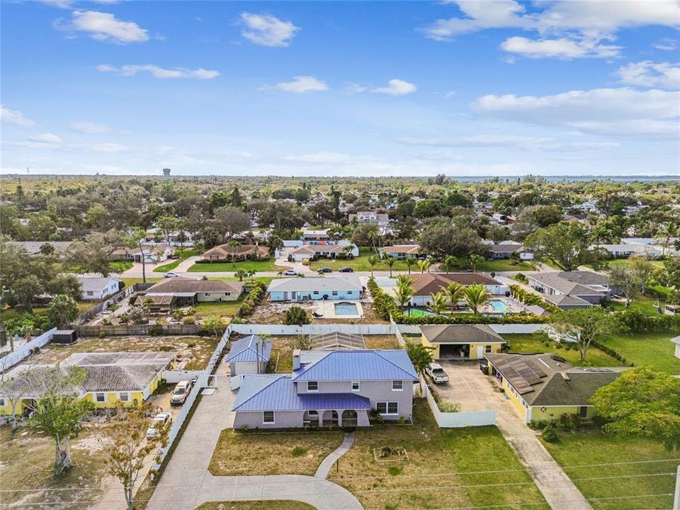 Activo con contrato: $599,900 (4 camas, 3 baños, 2430 Pies cuadrados)