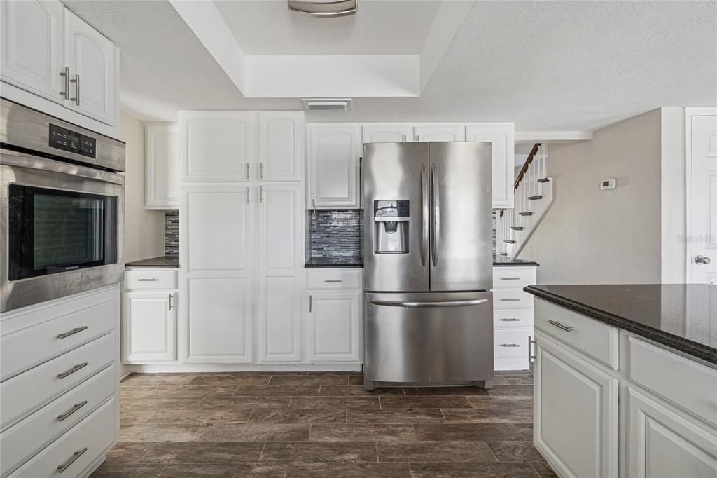 Activo con contrato: $599,900 (4 camas, 3 baños, 2430 Pies cuadrados)