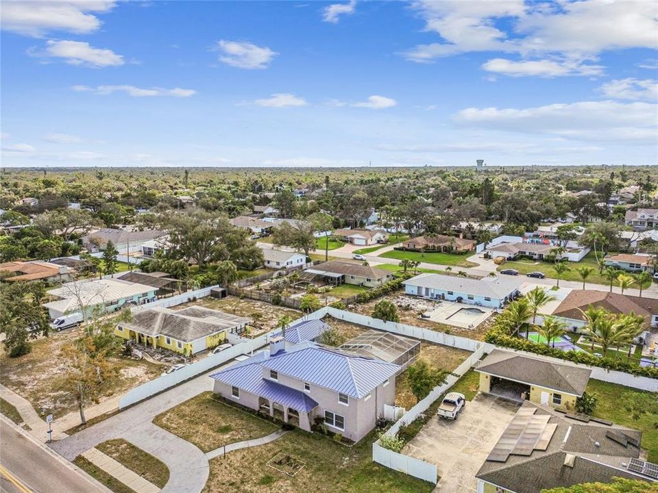 Activo con contrato: $599,900 (4 camas, 3 baños, 2430 Pies cuadrados)