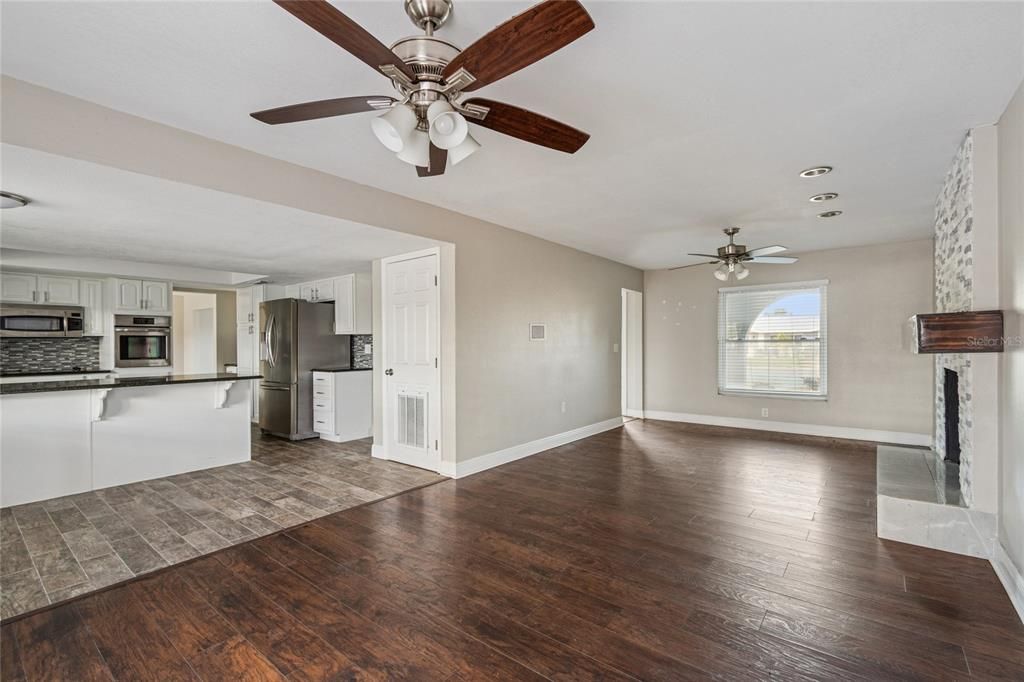 Activo con contrato: $599,900 (4 camas, 3 baños, 2430 Pies cuadrados)