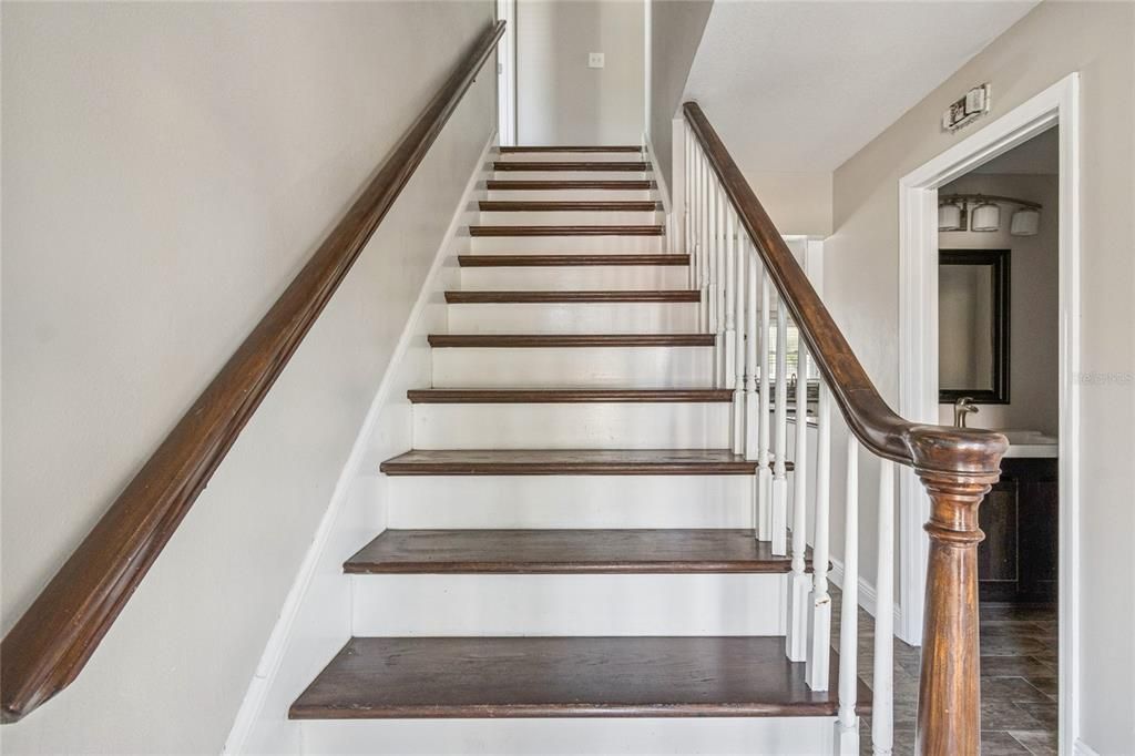 Activo con contrato: $599,900 (4 camas, 3 baños, 2430 Pies cuadrados)